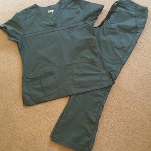 Wonderwink scrub set